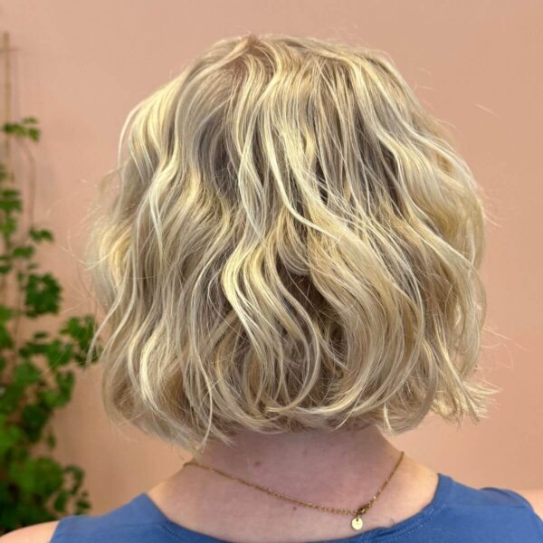 Kiharakoodi-Hennot hiukset Kiharakoodi-Hennot hiukset