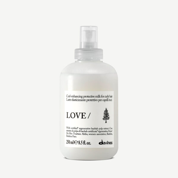 Davines-70122-LOVE-CURL-MILK-250ML-8004608296461-1 LOVE CURL -hoitosuihke kosteuttaa hiuksia, lisää pehmeyttä ja helpottaa hiusten käsiteltävyyttä.